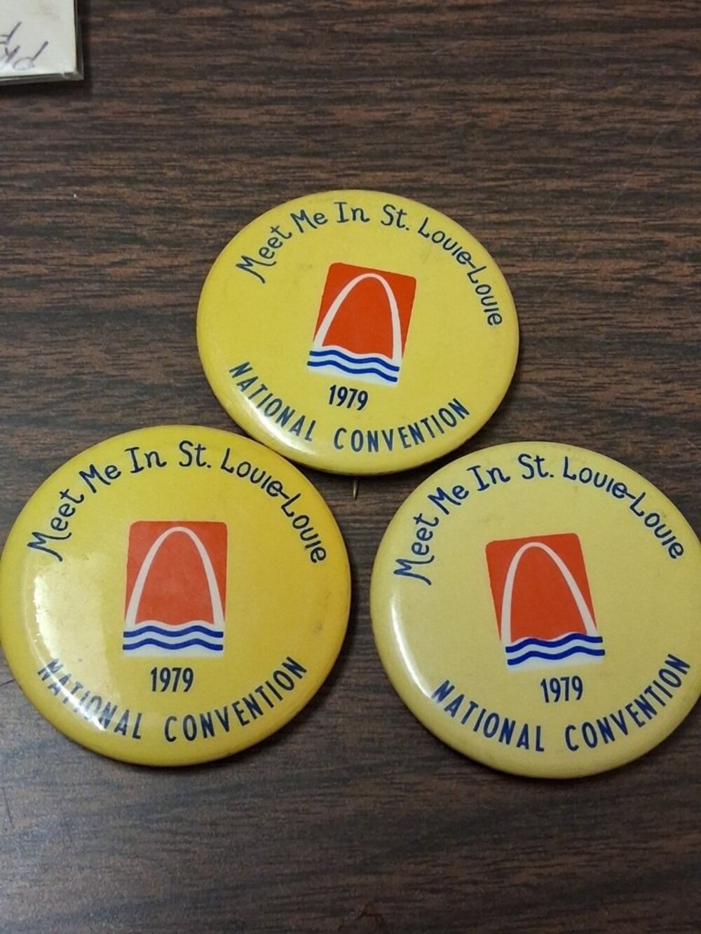 Vintage Meet Me In St Louis-Louie 1979 Button Pin Lot Of 3